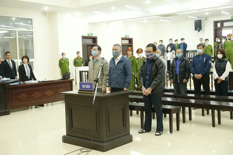 Bị cáo Vũ Huy Hoàng và đồng phạm tại một phiên tòa. (Ảnh: Doãn Tấn/TTXVN) 