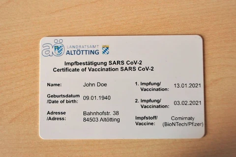 Thẻ chứng nhận tiêm chủng vắcxin COVID-19.(Nguồn: DPA)