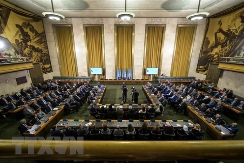 Toàn cảnh một cuộc họp các thành viên Ủy ban Hiến pháp Syria tại Geneva, Thụy Sĩ. (Nguồn: AFP/TTXVN) 