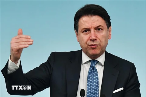 Thủ tướng Italy Giuseppe Conte trong buổi họp báo sau cuộc họp nội các tại Rome, bàn giải pháp đối phó với dịch COVID-19, ngày 4/3/2020. (Nguồn: AFP/TTXVN) 
