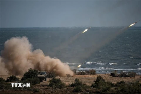 Tên lửa được phóng trên biển Caspi, Cộng hòa Dagestan, Liên bang Nga ngày 23/9/2020. (Nguồn: AFP/TTXVN) 