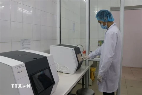 Ngày 29/1, Tổng Công ty Việt Á chi viện cho CDC Hải Dương 3 máy Real Time PCR để hỗ trợ cho công tác xét nghiệm COVID-19 của Hải Dương. (Ảnh: Mạnh Minh/TTXVN) 
