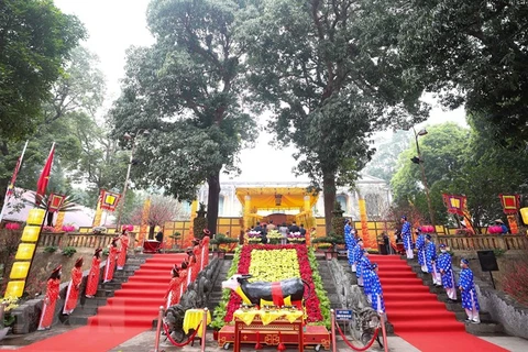 Làm lễ tại điện Kính Thiên. (Ảnh: Thanh Tùng/TTXVN) 