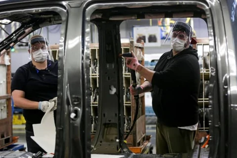 Sản xuất ôtô trong một nhà máy. (Nguồn: cnbc.com) 