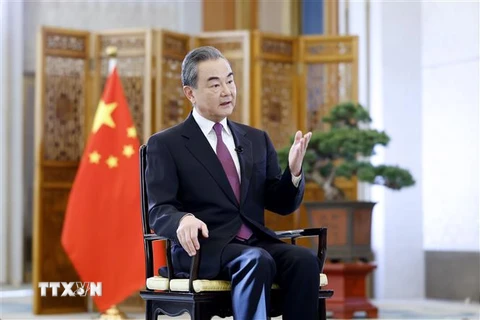 Ủy viên Quốc vụ, Bộ trưởng Ngoại giao Trung Quốc Vương Nghị trả lời phỏng vấn tại Bắc Kinh, Trung Quốc, ngày 2/1/2021. (Nguồn: THX/TTXVN) 