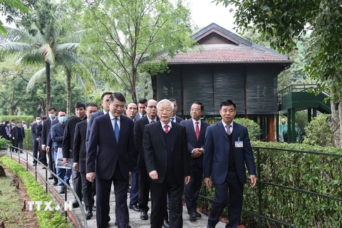 Hình ảnh Tổng Bí thư, Chủ tịch nước dâng hương tưởng niệm Bác Hồ