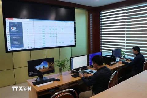 Tại Sở Tài nguyên và Môi trường Hải Dương, chỉ có 15 cán bộ, nhân viên đến trụ sở trực các công việc cần thiết, còn lại, người lao động làm việc trực tuyến tại nhà. (Ảnh: Mạnh Minh/TTXVN) 
