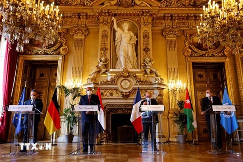 Ngoại trưởng Đức Heiko Maas, Ngoại trưởng Ai Cập Sameh Shoukry, Ngoại trưởng Pháp Jean-Yves Le Drian và Ngoại trưởng Jordan Ayman Safadi phát biểu tại cuộc họp báo chung ở Paris, Pháp ngày 11/3/2021. (Nguồn: AFP/TTXVN) 
