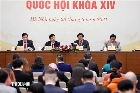 Tổng Thư ký, Chủ nhiệm Văn phòng Quốc hội Nguyễn Hạnh Phúc chủ trì họp báo. (Ảnh: Dương Giang/TTXVN) 