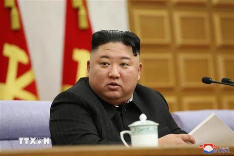 Nhà lãnh đạo Triều Tiên Kim Jong-un phát biểu tại Hội nghị toàn thể lần thứ 2 Ban Chấp hành Trung ương đảng Lao động Triều Tiên ở Bình Nhưỡng, ngày 9/2/2021. (Nguồn: YONHAP/TTXVN) 