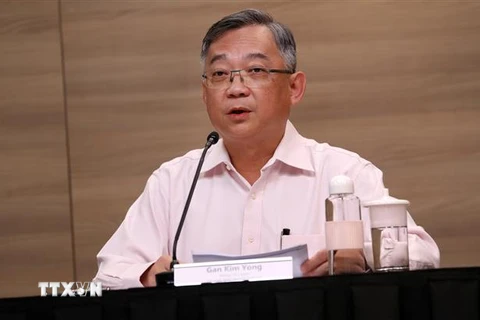 Bộ trưởng Y tế Singapore Gan Kim Yong tại cuộc họp báo ngày 24/3/2021. (Nguồn: MCI/TTXVN) 