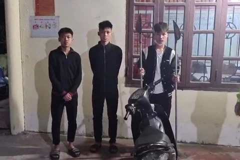 Ba thanh niên tại cơ quan công an. (Nguồn: thanhnien.vn) 