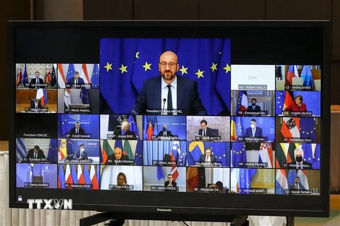 Chủ tịch Hội đồng châu Âu Charles Michel (giữa) và lãnh đạo các nước thành viên Liên minh châu Âu (EU) tham dự hội nghị thượng đỉnh trực tuyến của EU, ngày 25/3/2021. (Nguồn: AFP/TTXVN) 