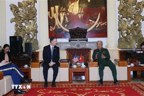 Thượng tướng Nguyễn Chí Vịnh và ông Daniel J. Kritenbrink tại buổi tiếp. (Nguồn: TTXVN/phát) 