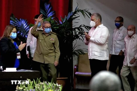 Bí thư Thứ nhất Đảng Cộng sản Cuba (PCC), Đại tướng Raúl Castro Ruz (thứ 2, trái, hàng trước) tại phiên khai mạc Đại hội Đảng Cộng sản Cuba ở La Habana, ngày 16/4/2021. (Nguồn: AFP/TTXVN)
