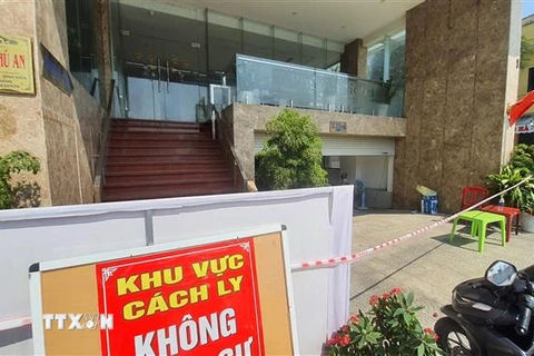 Phong tỏa khách sạn Phú An. (Ảnh: Văn Dũng/TTXVN) 