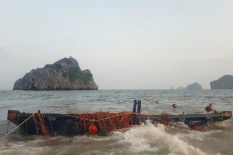 Phương tiện thuyền nan của ngư dân bị chìm trên biển. (Nguồn: thanhphohaiphong.gov.vn) 