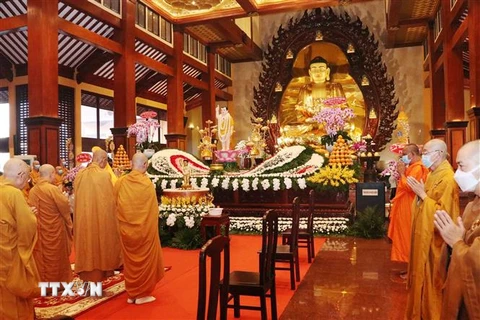 Ông Trần Thanh Mẫn chúc mừng chức sắc Phật giáo Việt Nam
