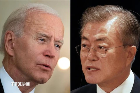 Tổng thống Mỹ Joe Biden (trái) và Tổng thống Hàn Quốc Moon Jae-in. (Nguồn: AFP/TTXVN) 