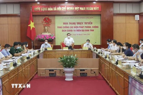 Chủ tịch Ủy ban Nhân dân tỉnh, Trưởng Ban chỉ đạo phòng chống dịch COVID-19 tỉnh Lạng Sơn Hồ Tiến Thiệu phát biểu chỉ đạo tại hội nghị. (Ảnh: Quang Duy/TTXVN) 