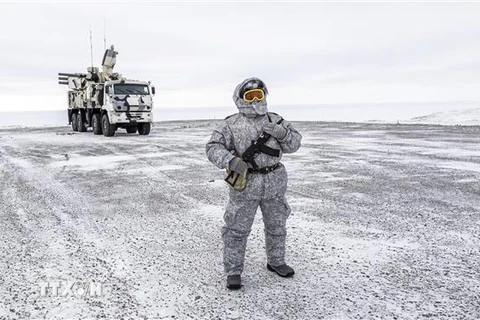 Binh sỹ Nga gác tại căn cứ quân sự ở đảo Kotelny, bên kia Bắc Cực. (Nguồn: AFP/TTXVN) 