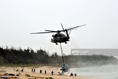 Trực thăng quân sự Mỹ hạ cánh khẩn cấp trên đảo Okinawa của Nhật Bản
