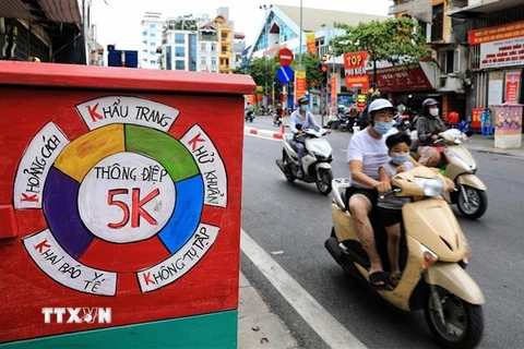 Thông điệp 5K được đẩy mạnh trong công tác tuyên truyền đến người dân Hà Nội. (Ảnh: Thành Đạt/TTXVN) 