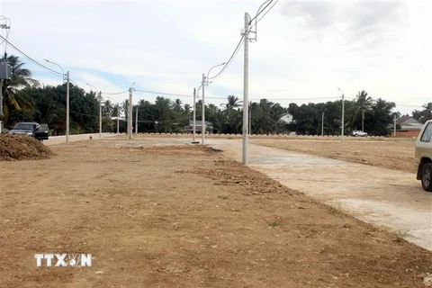 Khu tái định cư Nhị Hà đang được Ủy ban Nhân dân huyện Thuận Nam tiến hành cấp cho người dân có đất thu hồi làm dự án. (Ảnh: Công Thử/TTXVN) 