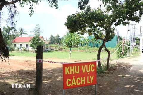 Phong tỏa khu vực sinh sống của bệnh nhân mắc COVID-19 tại xã Đắk Liêng, huyện Lắk. (Ảnh: Tuấn Anh/TTXVN) 