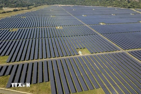 Nhà máy điện Mặt Trời Sao Mai-An Giang với tổng vốn đầu tư hơn 6.000 tỷ đồng hoàn thành sau 2 năm xây dựng. (Ảnh: Thanh Sang/TTXVN) 
