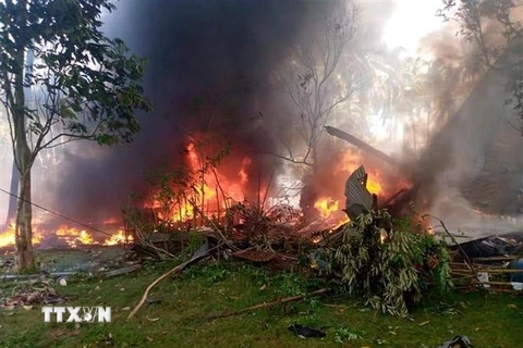 Toàn cảnh hiện trường vụ tai nạn máy bay C-130 ở Patikul, tỉnh Sulu, Philippines ngày 4/7/2021. (Nguồn: Reuters/TTXVN) 