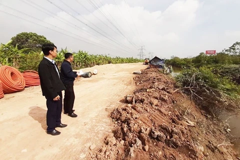 Đơn vị thi công đường giao thông đã xâm phạm hệ thống tưới tiêu tại thị xã Từ Sơn. (Nguồn: nhandan.vn) 