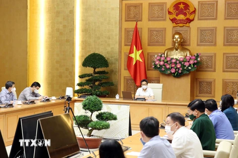 Phó Thủ tướng chủ trì cuộc họp về việc triển khai biện pháp chống dịch