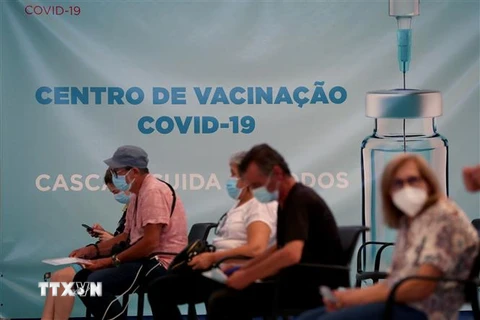 Một điểm tiêm vaccine ngừa COVID-19 tại Cascais, Bồ Đào Nha. (Ảnh: THX/TTXVN) 