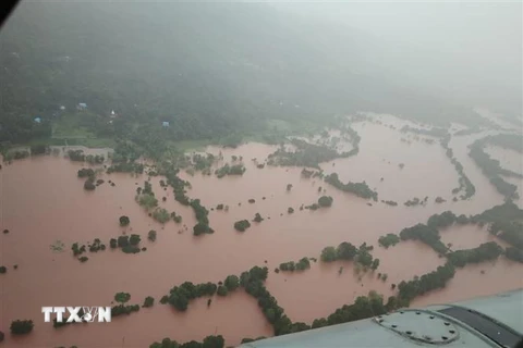Quang cảnh ngập lụt tại Ratnagiri, bang Maharashtra, Ấn Độ ngày 23/7/2021. (Ảnh: AFP/TTXVN) 