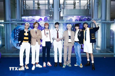 Các thành viên nhóm nhạc BTS của Hàn Quốc. (Ảnh: YONHAP/TTXVN) 