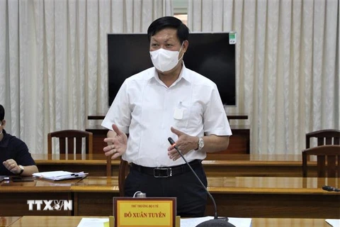 Thứ trưởng Bộ Y tế Đỗ Xuân Tuyên, Phó Trưởng ban chỉ đạo Quốc gia phòng, chống dịch COVID-19, phát biểu tại buổi làm việc. (Ảnh: Thanh Sang/TTXVN) 