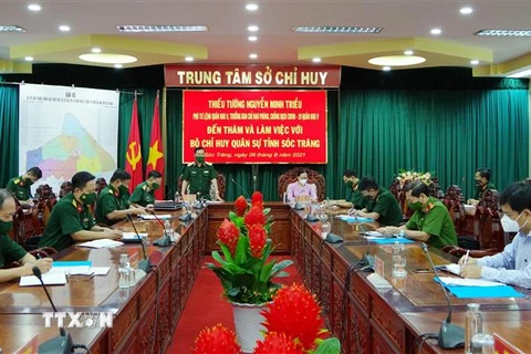 Thiếu tướng Nguyễn Minh Triều, Phó Tư lệnh, Trưởng Ban Chỉ đạo phòng, chống dịch COVID-19 Quân khu 9, kết luận kiểm tra. (Ảnh: Trung Hiếu/TTXVN) 