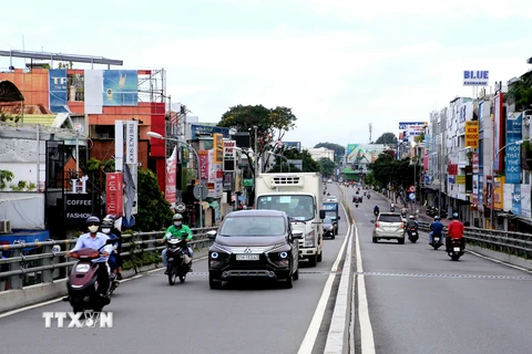 Giao thông đông đúc trên đường Nguyễn Oanh (quận Gò Vấp) sáng 13/8. (Ảnh: Thành Chung/TTXVN) 