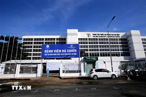 Bệnh viện dã chiến điều trị bệnh nhân COVID-19 đa tầng quận Tân Bình. (Ảnh: Thành Chung/TTXVN) 