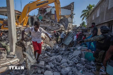 Nhà cửa bị phá hủy sau trận động đất tại Les Cayes, Haiti, ngày 15/8/2021. (Ảnh: THX/TTXVN) 