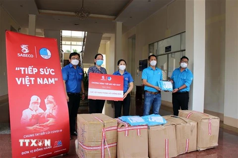 Chương trình tiếp sức Việt Nam hỗ trợ thành phố Cần Thơ các vật tư y tế phòng chống COVID-19. (Ảnh: TTXVN phát) 