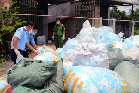 Hơn 237.000 chiếc khẩu trang y tế không rõ nguồn gốc được phát hiện tại cơ sở của Nguyễn Đăng Giang. (Nguồn: tuoitre.vn) 