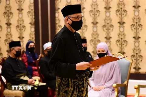 Ông Ismail Sabri Yaakob tuyên thệ nhậm chức Thủ tướng Malaysia tại Hoàng cung ở Kuala Lumpur ngày 21/8/2021. (Ảnh: AFP/TTXVN) 