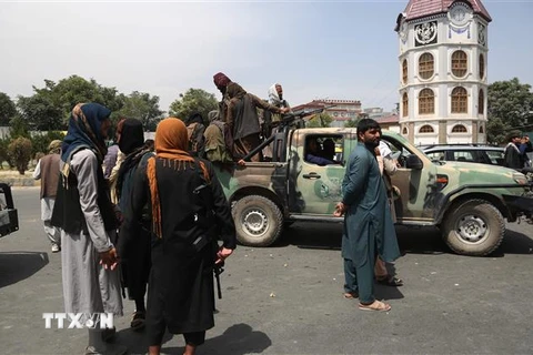 Các tay súng Taliban tại thủ đô Kabul, Afghanistan ngày 17/8/2021. (Ảnh: THX/TTXVN) 