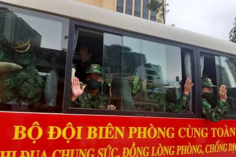 Phút chia tay của các cán bộ quân y Bộ đội Biên phòng tăng cường tham gia chống dịch COVID-19 tại Thành phố Hồ Chí Minh và các tỉnh phía Nam. (Nguồn: baotintuc.vn) 