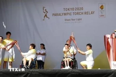Các vận động viên khuyết tật tiêu biểu của Nhật Bản tại lễ thắp ngọn đuốc thiêng Paralympic Tokyo 2020 ở Tokyo ngày 18/8/2021. (Ảnh: Kyodo/TTXVN)