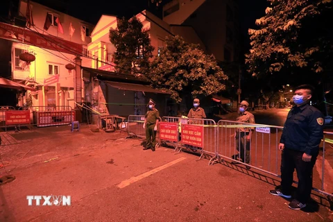 [Photo] Hà Nội tạm thời phong tỏa 2 tuyến phố ngay trong đêm