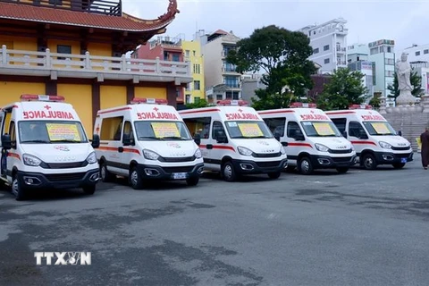Xe cứu thương chuyên dụng được Giáo hội Phật giáo Việt Nam Thành phố Hồ Chí Minh quyên tặng cho ngành y tế thành phố. (Ảnh: Xuân Khu/TTXVN) 