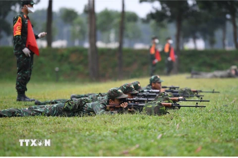 Đội tuyển quân đội các nước tiếp tục tranh tài nội dung Xạ thủ bắn tỉa